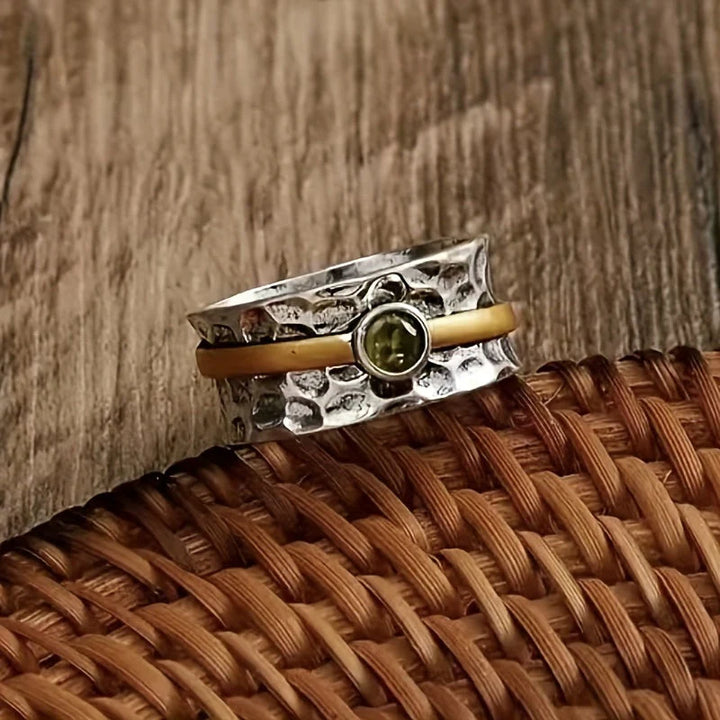 Isolde™ | Emerald-Tone Spark Ring
