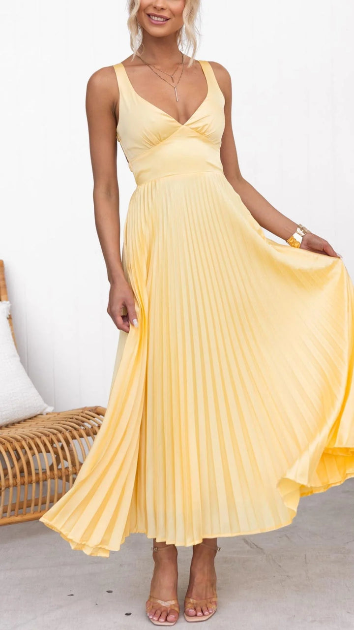 Regan™ | Flowy Pleated V-Neck Maxi Dress