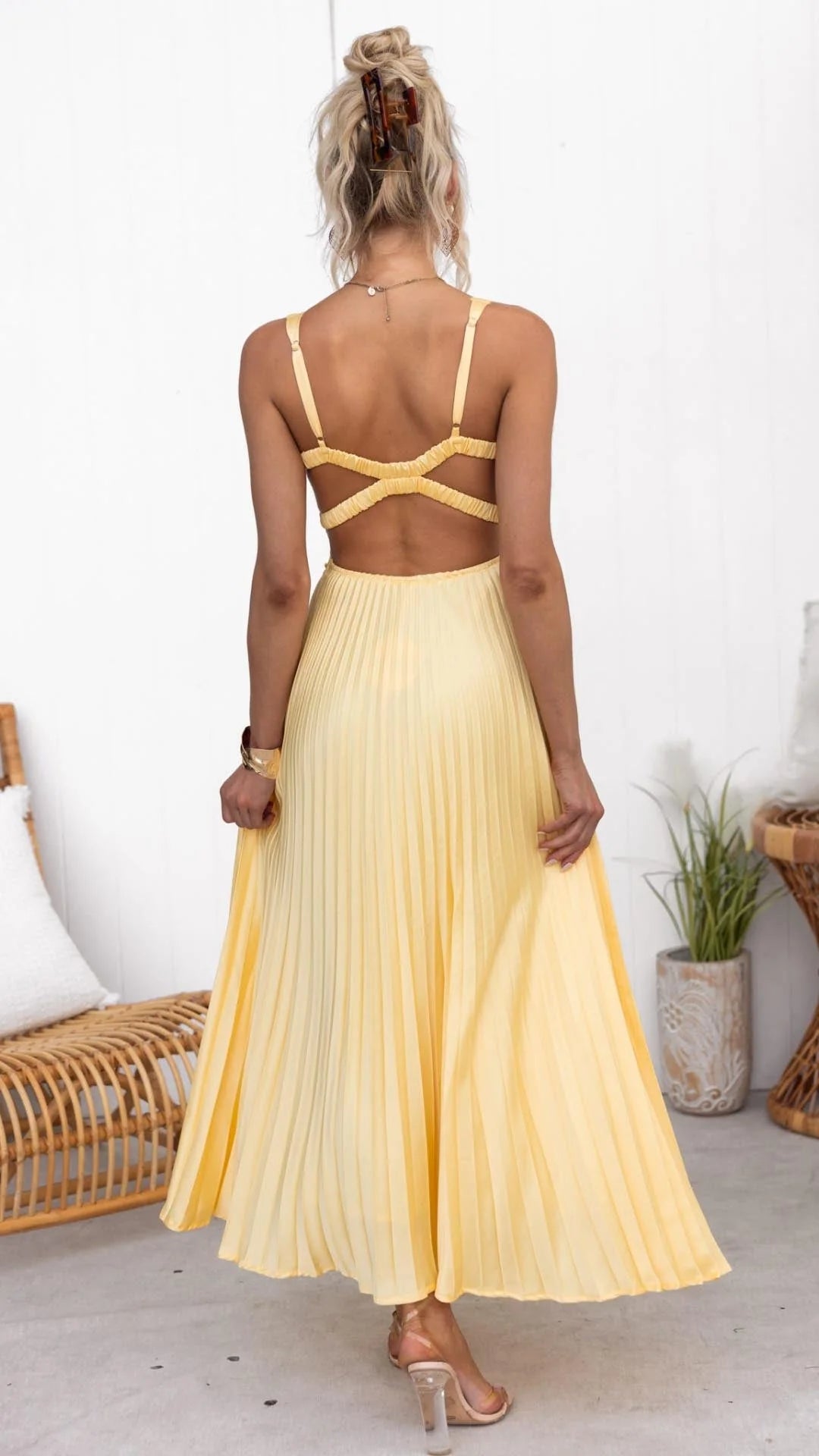 Regan™ | Flowy Pleated V-Neck Maxi Dress