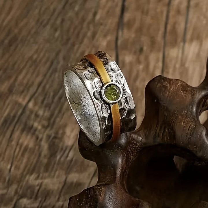 Isolde™ | Emerald-Tone Spark Ring