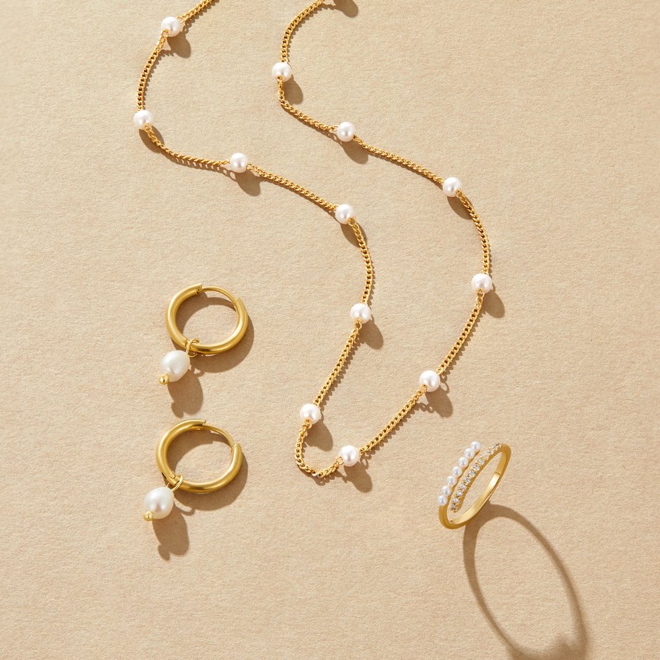 Elegant Pearl Accent Necklace